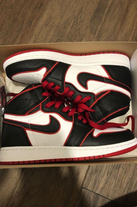 Nike Bloodline, Air Jordan Bloodline, Air Jordan 1 Bloodline, Jordans 1s, Air Jordan 1s, Jordan Shoes Girls, All Nike Shoes, Shoes Sneakers Jordans, Nike Shoes Jordans