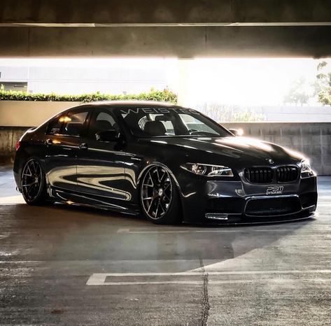 BMW F10 M5 black slammed Bmw F10 Modified, Bmw F10 Black, Bmw 535i M Sport, Bmw Iphone Wallpaper, Bmw F10 M5, Autos Bmw, Bmw M5 F10, F10 M5, Bmw Sports Car