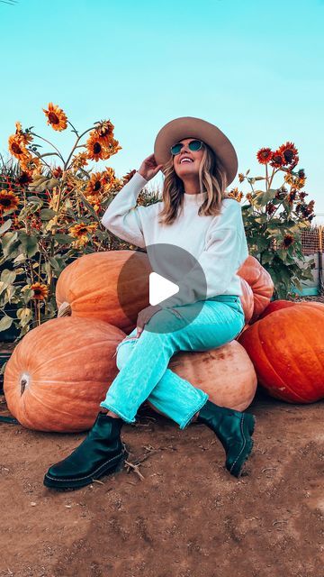 Pumpkin Patch Instagram Pictures, Pumpkin Patch Instagram, People Posing, Fun Halloween Food, People Poses, Halloween Food, Instagram Pose, Fall Photos, A Pumpkin