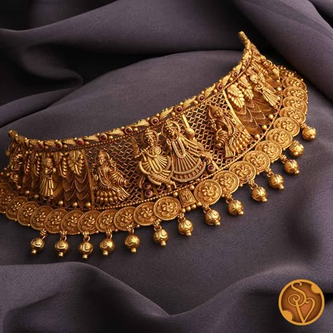 Temple Jewelry Necklace, Antique Necklaces Design, Choker Necklace Designs, Choker Designs, Antique Gold Jewelry Indian, Gold Bridal Jewellery, Gold Necklace Indian Bridal Jewelry, Gold Necklace Indian, Gold Bridal Jewellery Sets