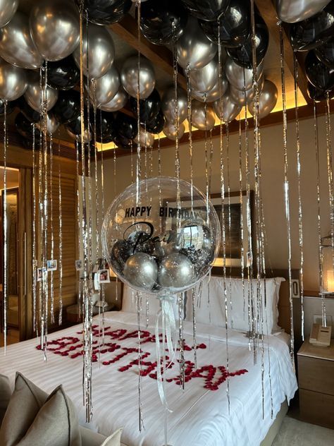 Dubai Birthday Party Ideas, Balloon Decoration In Room, Happy Birthday Decoration Ideas, Easy Birthday Decorations, Diy Birthday Decoration Ideas, Home Birthday Decor, Birthday Decor For Him, Dubai Birthday, Birthday Room Surprise