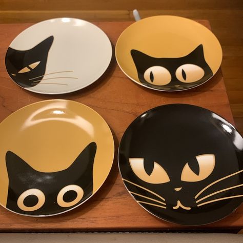 Bnib Miya Japan Cat Eyes Plates 6.5” Set Of 4. Absolutely Adorable Set Of 4 Cateye Plates. Highest Quality In Design, Materials And Manufacturing. Finest Quality Japanese Porcelain. Use These For Cocktail Party Or Decorative Purposes! Brand New In Box. No Smoke,Odors Or Pets. No Chips Or Cracks. Japan,Japanese, China,Porcelain,Asia,Eastern,Minimalist,Refined,Cars,Kittens,Cat Eyes,Wall Decor Dog Plate Ceramic, Unique Plates Dinnerware, Weird Plates, Cat Ceramic Mug, Black And White Ceramics, Cute Plates And Bowls Set, Petroglyph Ideas, Funky Plates, Clay Plates Design