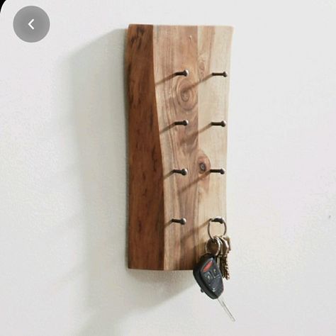 Wooden Key Holder Ideas, Simple Key Holder, Modern Key Holder, Wood Key Holder, Key Holder Diy, Key Crafts, Bamboo Diy, Diy Outdoor Table, Wooden Key Holder