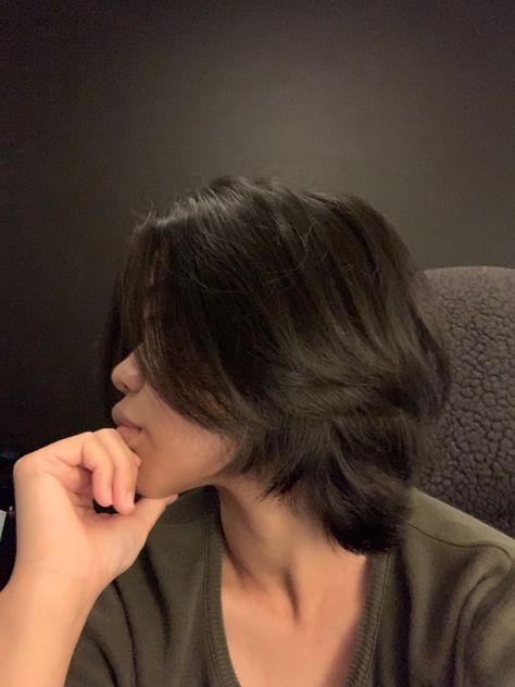 Fox Haircut Korean Short, Round Short Haircut, Jellyfish Bob Haircut, Soft Mullet Hairstyle Women Short, Wolf Cut For Square Face, Short Asian Hair Round Face, Hush Cut Hair Short, Kpop Short Hair, Tomboy Hair