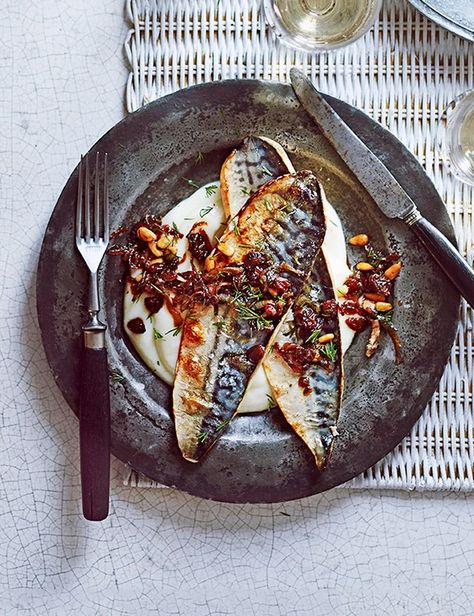 Mackerel Fillet Recipes, Cauliflower Purée, Mackerel Recipes, Cauliflower Puree, Two Fish, Pureed Food Recipes, Cauliflower Recipes, Fish Dishes, Food Plating