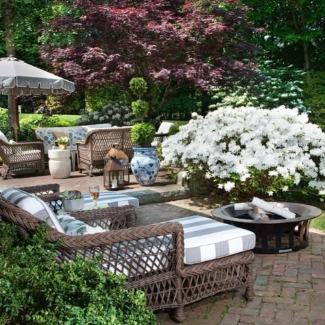 English Cottage Outdoor Furniture, Luxury Outdoor Living Space, Spanish Style Patio, Pool 2023, Patio Furniture Inspiration, Entry Garden, Wicker Outdoor Furniture, House Patio, Frontgate Outdoor Furniture