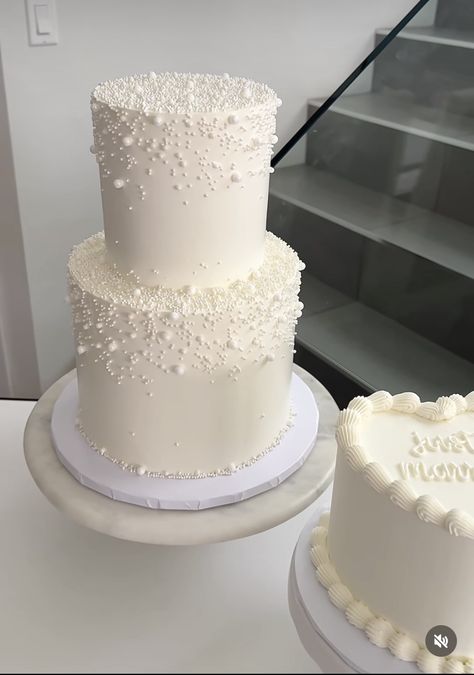 Engagement Cake With Pearls, White Wedding Cake Pearls, Wedding Cake With Edible Pearls, Wedding Pearl Cake, Pearl Bridal Shower Cake, Pearl Dessert Table, Simple Wedding Cake Pearls, Pearls Wedding Cake, Pearls In Wedding