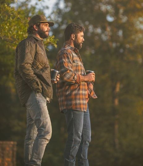 Mens Rugged Style Outdoors, Granola Men, Granola Guy Style, Mens Outdoor Style, Outdoorsmen Style, Country Mens Fashion, Outdoorsy Style, Camping Inspiration, Cowboy Aesthetic