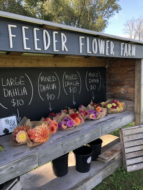 Flower Vase Storage Ideas, Farm Stand Flowers, Farm Flower Stand, Self Service Farm Stand, Fresh Flower Stand, Road Side Flower Stand, Self Serve Flower Stand, Roadside Flower Stand Ideas, Flower Farm Stand