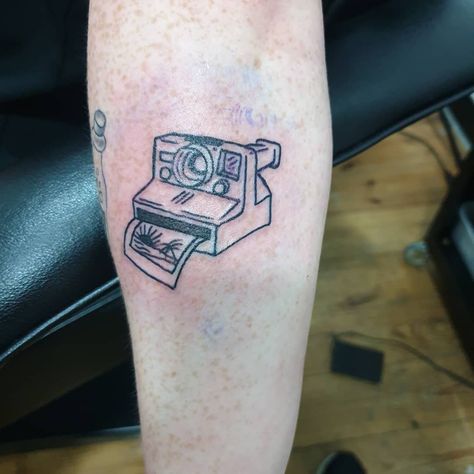 Little Polaroid camera from the board from yesterday 📷... Camera Film Tattoo, Vintage Camera Tattoos, Surfer Tattoo, Camera Tattoo Design, Tattoo Sleeve Filler, Camera Tattoos, Abstract Tattoo Designs, Tattoo Filler, Camera Tattoo