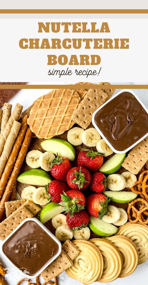 Where are my sweet treat fans at? This Nutella Charcuterie Board Recipe is the perfect balance between a dessert and a snack. Dessert Snack Board, Nutella Charcuterie Board, Nutella Board, Charcuterie Board Girls Night, Desert Charcuterie Board, Meat Boards, Kids Charcuterie, Birthday Feast, Desert Board