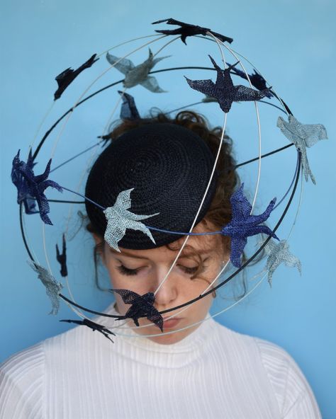 Hat Sculpture, Creative Hat Ideas, Diy Crazy Hat, Paper Headpiece, Fairy Wings Costume, Animal Hats, Hat Ideas, Halloween Inspiration, Derby Hats