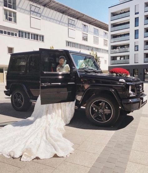 Glamour Wedding Car Mercedes, Wedding Car Decor, Car Mercedes Benz, Make Money Not Friends, Bridal Car, Car Mercedes, Not Friends, Dubai Wedding, Tumblr Pics