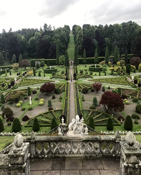 Drummond Castle Gardens, Scotland Drummond Castle Gardens, Old Castle Garden, Scottish Gardens, Drummond Castle, Scotland Places To Visit, Castle Gardens, Famous Gardens, Castle Garden, Scottish Castles