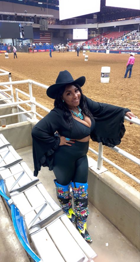 #westernstyle #blackcowgirls western outfits Cowgirl Outfits Black, Black Cowgirl Outfit, Cowgirl Outfit, Cowgirl Outfits, Cow Girl, Dolly Parton, City Girl, Western Outfits, Trend Setter