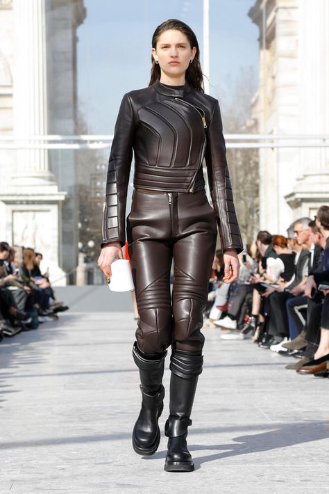 Full Leather Outfit Women, Motomami Style, Indigo Montoya, Bottega Veneta 2019, Leather Couture, Homecoming Outfit, It Bag, The Curse, Fashion Awards