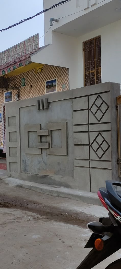 Plaster Design On Outer Wall, Wall Plastering Design Exterior, Outer Wall Design House, Compound Wall Design Exterior Indian Simple, Compound Wall Design Exterior, Wall Design Brick, Cement Plaster Wall Design, Modern Wall Design Ideas, Brick Wall Design Ideas