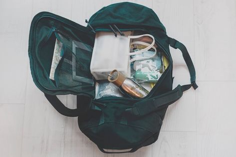 Want to know what you must pack for India as a woman? Here's a sustainable clothing packing list and plenty of packing and travel tips so you can travel light. India Packing List Woman, Clothing Packing List, India Packing List, Baggu Leather, Carryon Suitcase, Packing Travel, Packing Clothes, Ethical Fashion Brands, Travel Light