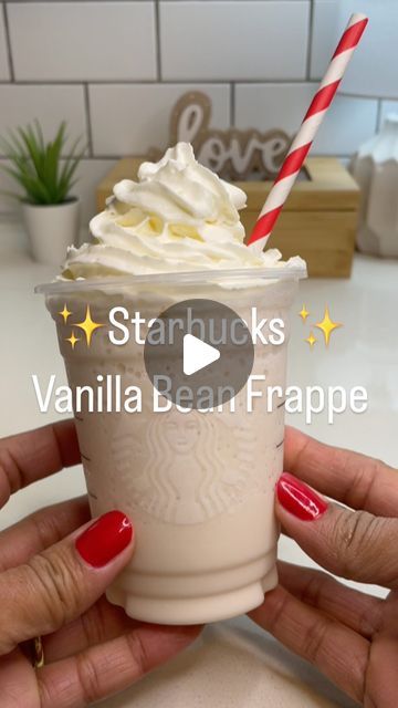 Vanilla Frappe Recipe, Starbucks Frappe Recipe, Homemade Starbucks Drinks, Starbucks Vanilla Frappuccino, Vanilla Bean Frappe, Vanilla Frappuccino, Fast Food Drinks, Starbucks Vanilla, Frappe Recipe