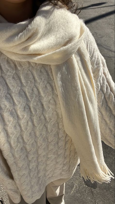 White Scarf Outfit, Preppy Scarf, Neutral Scarf, Scarf Aesthetic, How To Wear A Blanket Scarf, Trendy Scarves, Beige Scarf, Cute Scarfs, Scarf Outfit