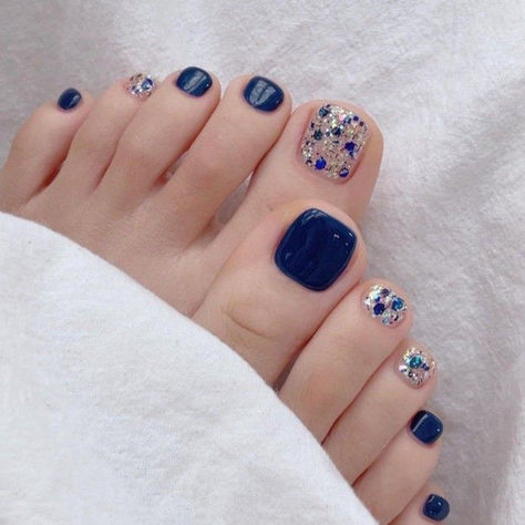 Fall Toe Designs, Purple Toes Toenails, Royal Blue Pedicure, Fun Pedicure Ideas, Winter Toes Nails Colors Pedicures, Pedicure Azul, Unusual Nail Designs, Business Competition, Fall Toe Nails