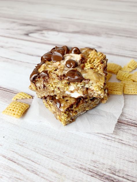 Peanut Butter Chocolate Chex Treats - Kelly Lynn's Sweets and Treats Chex Crispy Treats, Chex Marshmallow Treats, Chex Rice Crispy Treats, Chocolate Chex Recipes, Rice Chex Treats, Chex Treats, Peanut Butter Chex, Marshmellow Treats, Brown Sugar Toffee