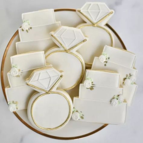 Engagement Party Centerpieces Elegant, Engagement Themed Cookies, Silver And White Engagement Party, White And Gold Bridal Shower Cookies, All White Bridal Shower Decorations, Decorated Wedding Cookies Simple, Elegant Engagement Party Ideas Classy, Engagement Details Decor, White Gold Bridal Shower Decor