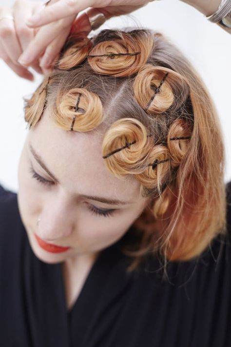 How to Do Pin Curls — Step 6: Roll the Hair at the Top of Your Head Pin Curls Short Hair, Pin Curl Hair, Cabelo Pin Up, Hair Curling Tutorial, 1940s Hairstyles, Rockabilly Hair, How To Curl Short Hair, Bouncy Hair, Pin Curls