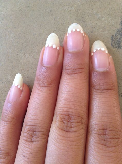 Simple dotted French manicure pattern Floral Nails, French Tip Nails, French Manicure, French Nails, Nail Tips, Manicure, Dots, Nail Art, Nails