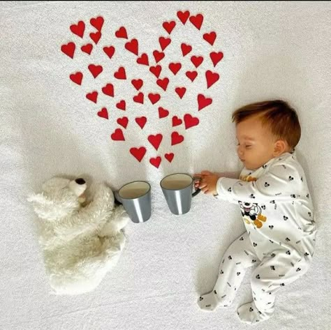 Baby Boy Valentine Pictures, Photo Bb, Baby Photography Poses, Diy Newborn Photography, 1 Month Baby, Baby Birthday Photoshoot, Photo Halloween, Foto Newborn, Idee Babyshower