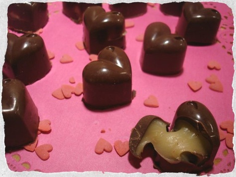 sounds sinful.....Homemade filled chocolates with Bailey's cream Fruit Filled Chocolates, Alcohol Truffles, Chocolate Molds Recipe, Valentine Chocolates, Filled Chocolates, Homemade Chocolates, Boozy Chocolate, Filled Candy, Homemade Alcohol