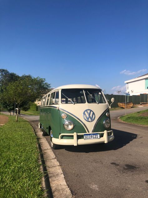 #kombi Vintage Volkswagen Bus, Vintage Vw Camper, Kombi Home, Vintage Vw Bus, Combi Vw, Vintage Volkswagen, Van Car, Nice Cars, Vintage Vw