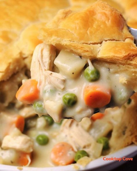 Learn how to make chicken pot pie casserole with this ridiculously simple trick Casserole Recipes Easy, Creamy Chicken Pot Pie, Pot Pie Casserole, Chicken Pot Pie Casserole, Pot Pies Recipes, Recipes Casserole, Chicken Pot Pie Recipes, Food Chicken, Easy Casserole Recipes