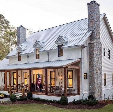 Interior Design & Home Decor on Instagram: “This white farmhouse is adorable! 😍 Do you dream of a house like this one day? COMMENT below if you want to see the interior in our…” Modern Farmhouse Porch, Southern Farmhouse, Farmhouse Architecture, Modern Colonial, Exterior Inspiration, Exterior Light Fixtures, Olive Grove, Farmhouse Front Porches, Modern Outdoor Lighting