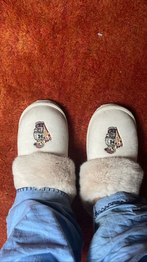 Polo Ralph Lauren Bear faux Shearling Fur Slipper Ralph Lauren Slippers, Aesthetic Christmas Slippers, Polo Slippers, Slippers With Fur Hermes, Polo Bear Slippers, Besr Slippers, Polo Ralph Lauren Slippers, Raph Lauren, Christmas Pj Pants