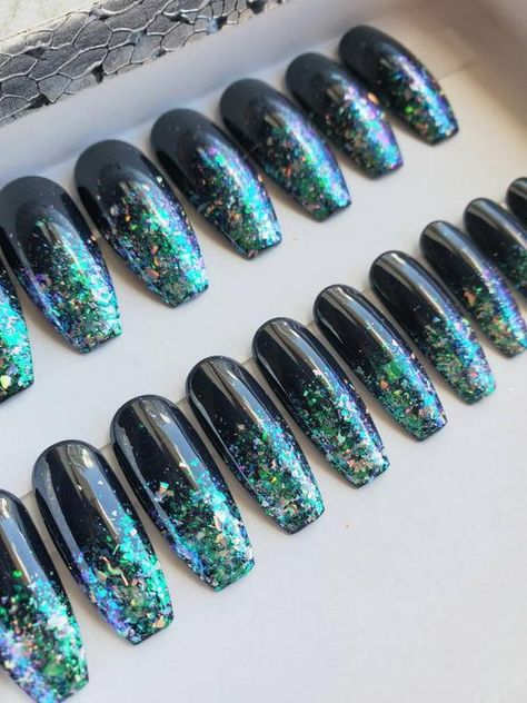 Singapore Nails, Nails Dark Blue, Blue Chrome Nails, Faux Nails, Dark Blue Nails, Almond Acrylic, Nails Dark, Navy Blue Nails, Shape Nails