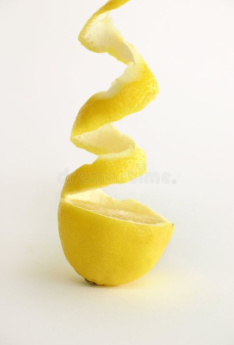 Lemon Photo, Juice Ad, Natural Skin Lightening, Lemon Uses, Fruit Shop, Fruit Peel, Cute Baking, Everyday Dishes, Peeling Skin