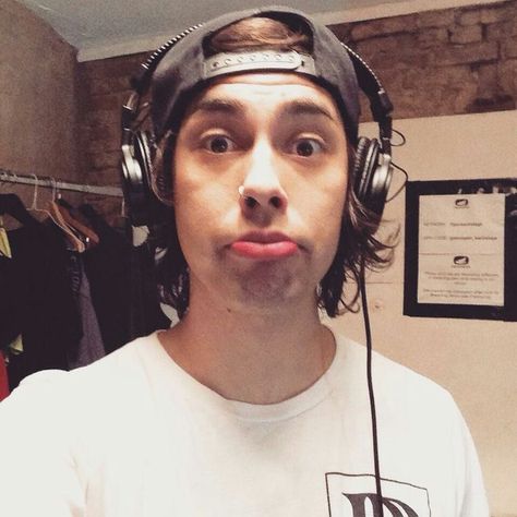 Pierce The Veil, The Veil, Veil, We Heart It, Lost, Funny, Vic Fuentes