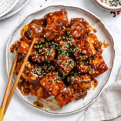 General Tso's Tofu General Tso Tofu, Sticky Tofu, Homemade Chinese Food, Plant Based Recipes Dinner, Tofu Recipes Vegan, Plant Based Dinner, Crispy Tofu, Vegetarian Main Dishes, Food Out