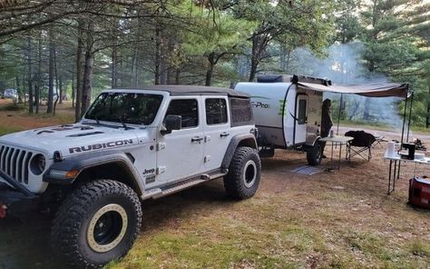 With its rugged dependability and four-wheel drive, the Jeep Wrangler has long been one of the most popular outdoors vehicles. So, it only makes sense that so many people want to use one as a tow vehicle. Especially when you consider that the four-door models of the Wrangler’s highest trim …#rv #rvliving #rvtravel #rvlife #rvtruck #rvcamping #rvcamper #rvlifestyle Jeep Camping Wrangler, Jeep Wrangler Trailer, Wrangler Camping, Jeep Camping Trailer, Jeep Wrangler Camper, Jeep Wrangler Camping, Jeep Camper, A Frame Camper, Best Camper