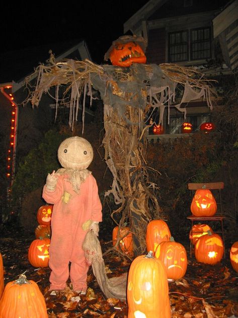 Pumpkin Patch Decoration, Haunted Pumpkin Patch, Sam Trick R Treat, Scary Houses, Halloween Layout, Zombie Birthday, Halloween Scarecrow, Trick R Treat, Spooky Halloween Decorations