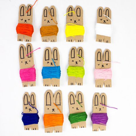 how to make DIY Embroidery floss storage out of cardboard! These cute bunnies are sure to organize all that thread! Diy Embroidery Floss Storage, Embroidery Floss Storage, Embroidery Floss Crafts, Floss Bobbins, Thread Storage, Storage Organizers, Bunny Embroidery, Kit Ideas, Dmc Embroidery Floss