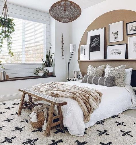 Valentina Home+Style+Nomad (@valentinafussell) • Instagram photos and videos Bedroom Brown, Wall Decorating, Brown Wall, Dekorasi Kamar Tidur, Brown Bedroom, Quirky Home Decor, Brown Walls, Shelves In Bedroom, Design Case