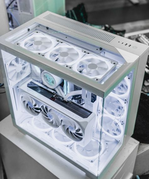 ✨ The NZXT H9 case might have gone under the radar, but here it is in all its glory! 🌟 Want a build in this case? DM us today – we’ve got you covered! 💪🔧 💬 Question Time: What’s your favorite feature in a PC case? Let’s hear your thoughts! 🖥️👇 🤣 Fun Banter: When your PC case is the stealthy MVP – the H9 deserves all the spotlight! 😂 🚀 Ready to create your dream build? Join the VYRAL community and start your custom journey now! Link in bio. 📲 #VYRAL #NZXT #H9Case #CustomPC #PCGaming #TechA... Custom Computer Case, Tech Setup, Gaming Ideas, Gaming Rooms, Pc Builds, Computer Cases, Pc Build, Custom Computer, Pc Setups