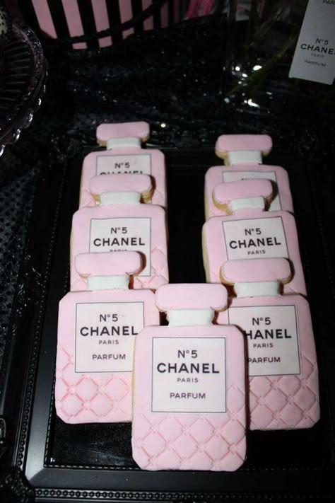 Decorated cookies at a Chanel birthday party! See more party ideas at CatchMyParty.com! Chanel Birthday Party Ideas, Chanel Birthday Party Decoration, Coco Chanel Birthday Party, Chanel Cookies, Chanel Inspired Party, Coco Chanel Birthday, Chanel Baby Shower, Coco Chanel Party, Chanel Birthday Party