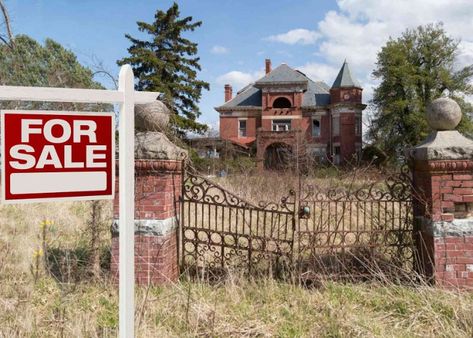 Located in Farmville, Virginia, the once-magnificent Dunnington Mansion has been abandoned to the elements – and now it's up for sale for a staggering sum Old Mansions For Sale, Haunted Houses For Sale, Farmville Virginia, Abandoned Mansion For Sale, Coloring Printables, Loving Family Dollhouse, Abandoned Mansion, Spooky Places, Filthy Rich