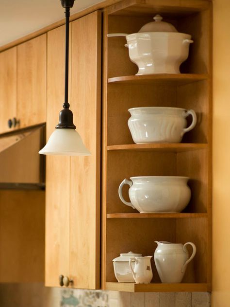 Kitchen Open Shelving Corner, Corner Shelf Decor, Kitchen Corner Cupboard, Kitchen Corner Shelves, Corner Shelf Ideas, Corner Kitchen Cabinet, Small Kitchen Layouts, Corner Cupboard, Kitchen Storage Shelves