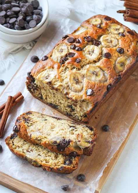 Banana Chocolate Chip Bread, Banana Chocolate Chip Cake, Banana Cake Recipes, Vegan Chocolate Bars, Banana Bread Cake, Chocolate Banana Cake, Chocolate Chip Bread, Healthy Vegan Breakfast, Banana Cake Recipe