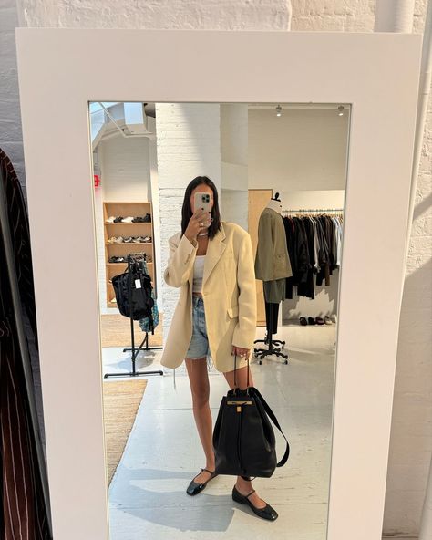 Dani Michelle | NYC ❤️ | Instagram Chic Brunch Outfit, Denim Jeans Outfit Casual, Outfits For Brunch, Blazer Outfits For Women Classy, White Denim Jeans Outfit, Dani Michelle, Brunch Outfit Ideas, Fancy Brunch, Brunch Outfit Winter