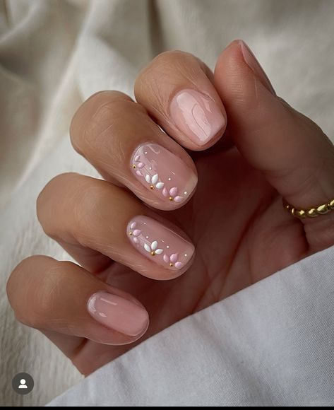 Short Nails Squoval Simple, Blush Bridesmaid Nails, Biab Designs Ideas Short, Bridesmaid Pink Nails, Short Autumn Nails 2024, Biab Nail Ideas, Pink Biab Nails, Biab Nails Inspiration, Short Nails Ideas Autumn